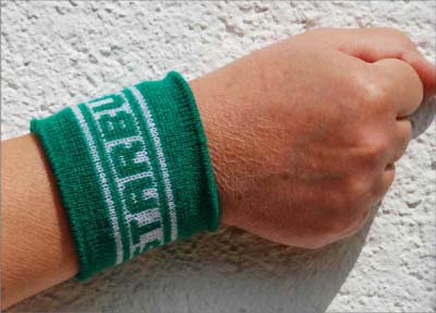 Pulsw?rmer mit Vereinsnamen gestrickt